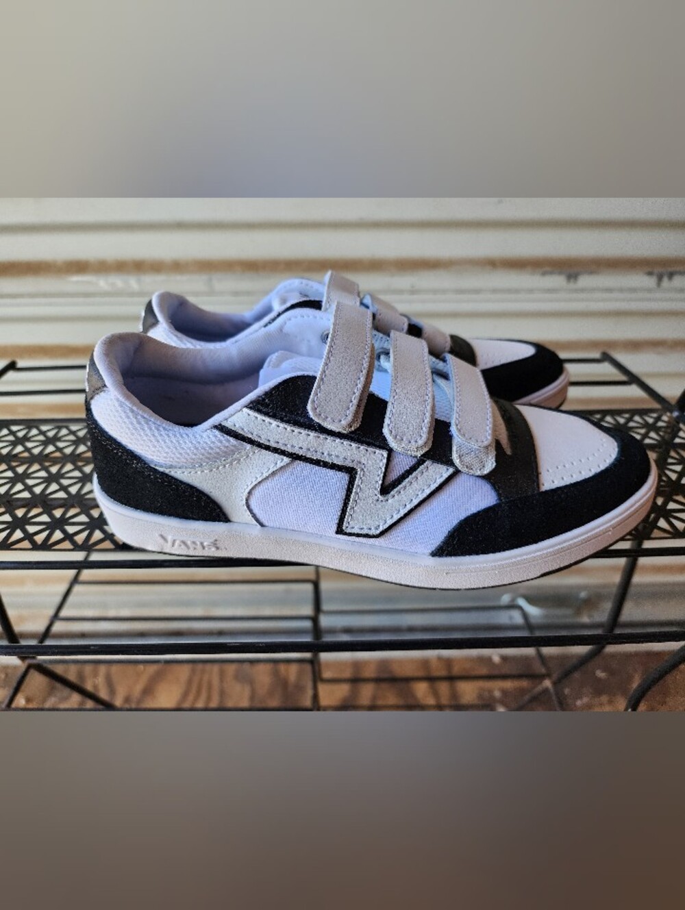 Lowland Comfy Cush V White and Black Velcro Strap Sneakers